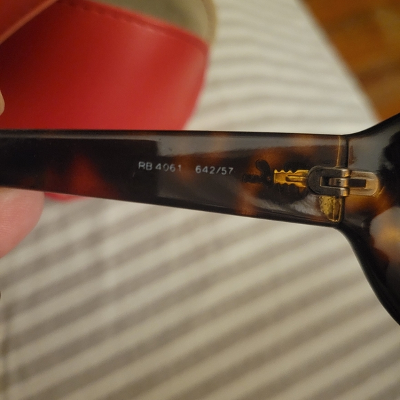 Women's Ray Ban polarized sunglasses with case - Picture 7 of 8